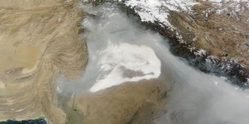 Pakistan: Satellite images show smog over Punjab visible from space – as record levels of air pollution recorded