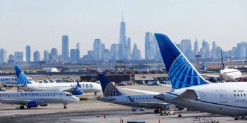 United Airlines says it will boot passengers who refuse to use headphones on planes